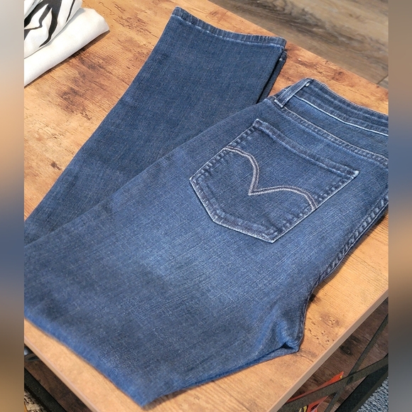 Levis Mid Rise Skinny 30x30 - Picture 3 of 7